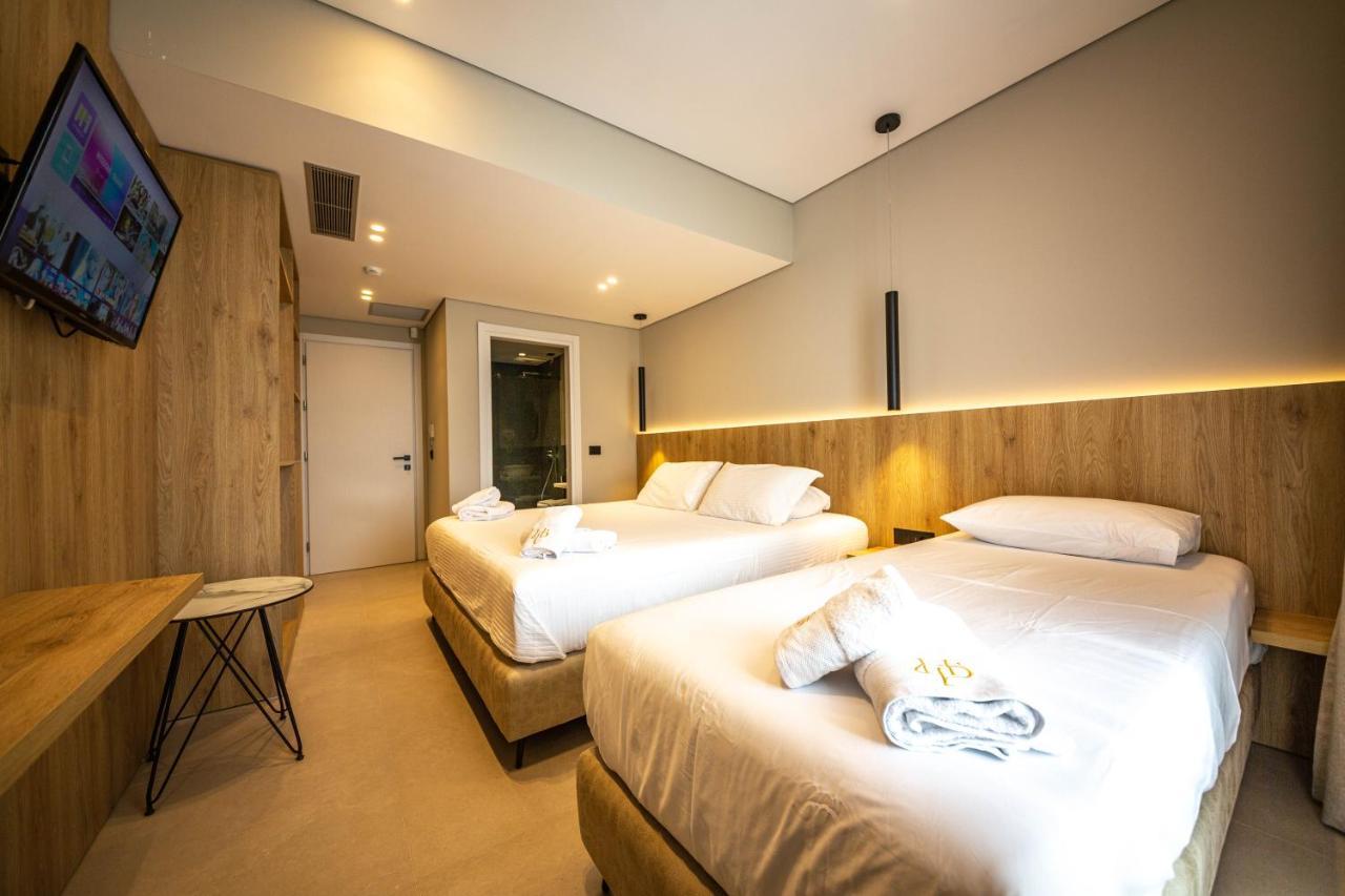 Hotel Portanova Sarandë Esterno foto